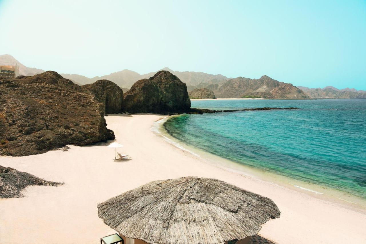 Al Bustan Palace, A Ritz-Carlton Hotel Muskat Eksteriør bilde A beach in the resort