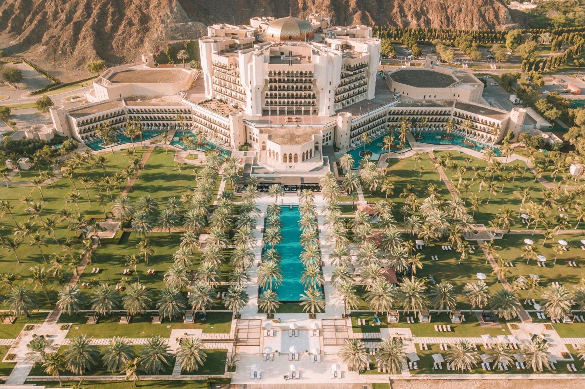 Al Bustan Palace, A Ritz-Carlton Hotel Muskat Eksteriør bilde The Oberoi Dubai