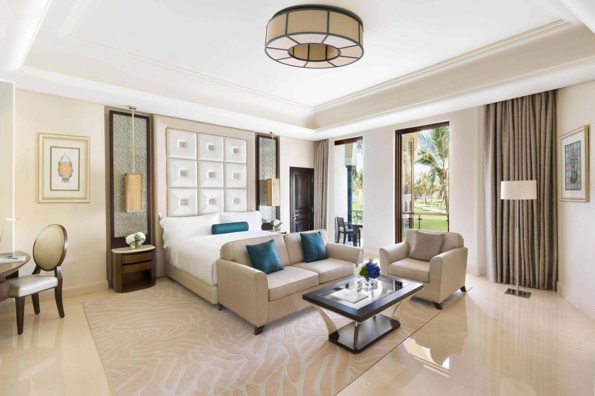 Al Bustan Palace, A Ritz-Carlton Hotel Muskat Eksteriør bilde A suite at the hotel