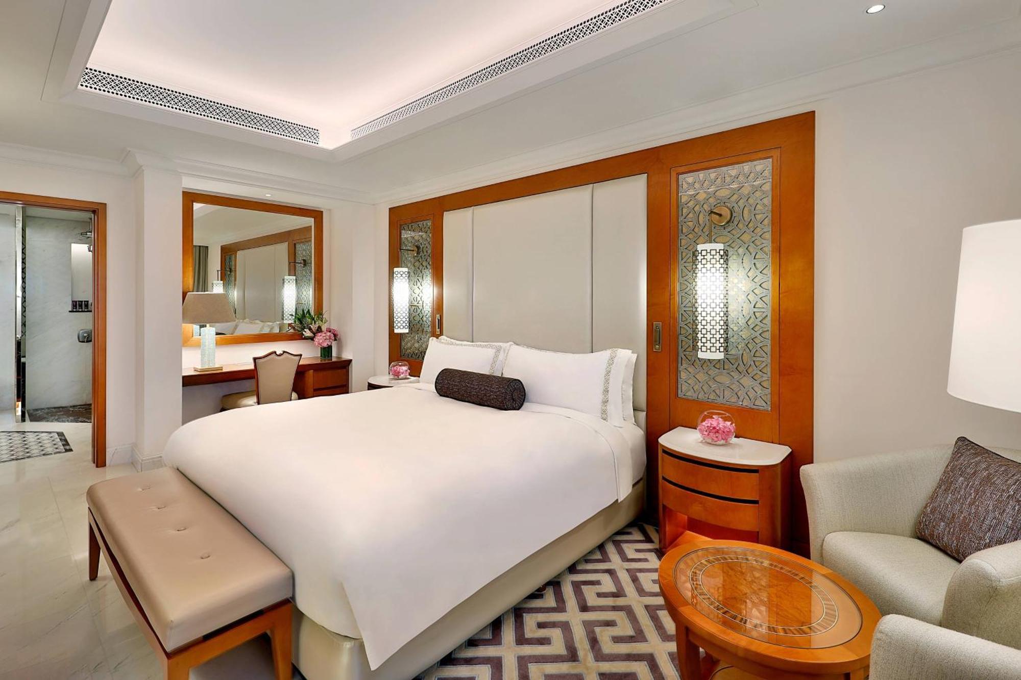 Al Bustan Palace, A Ritz-Carlton Hotel Muskat Eksteriør bilde A room at the Taj Mahal Palace