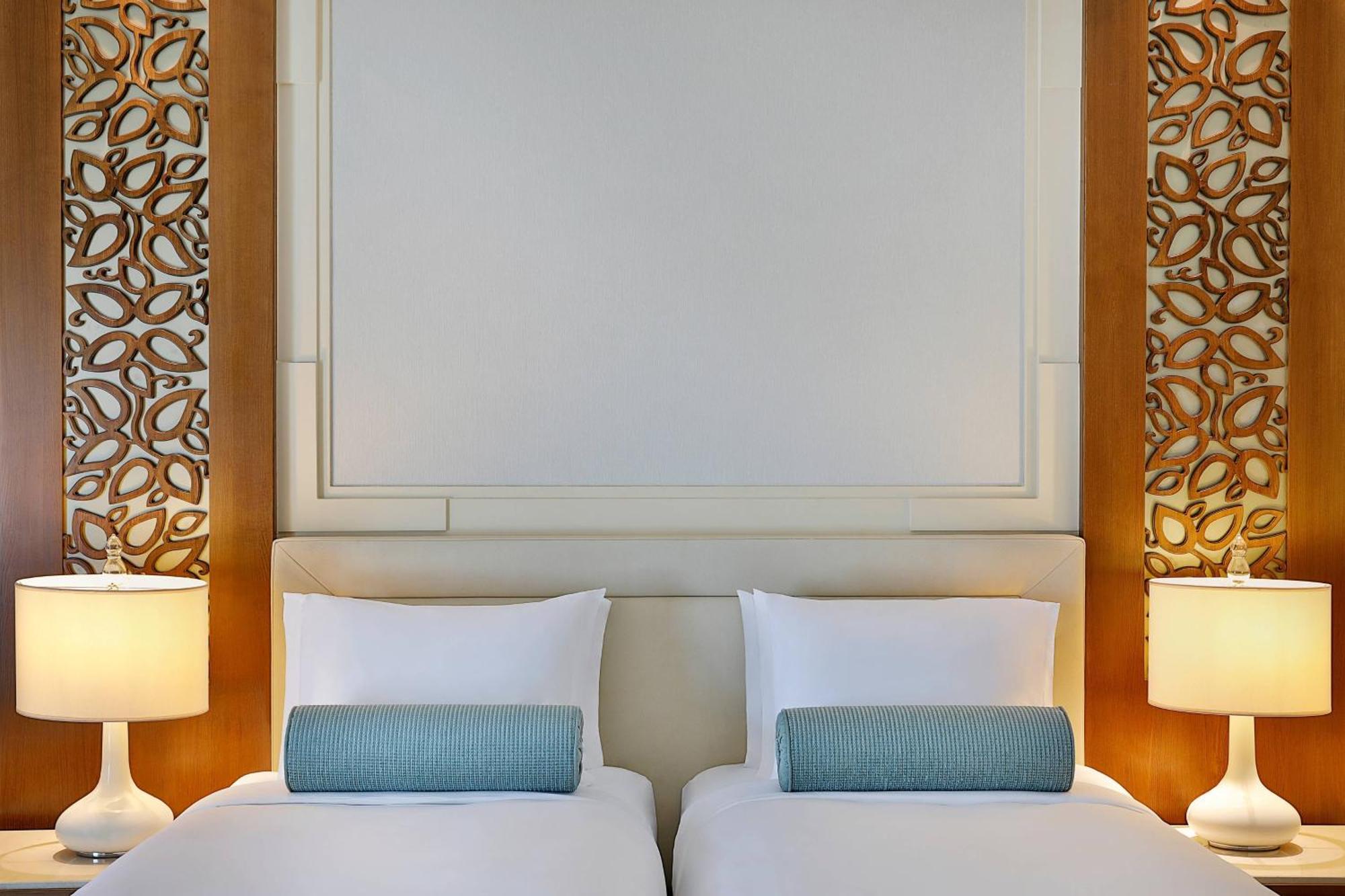 Al Bustan Palace, A Ritz-Carlton Hotel Muskat Eksteriør bilde A bedroom at the hotel