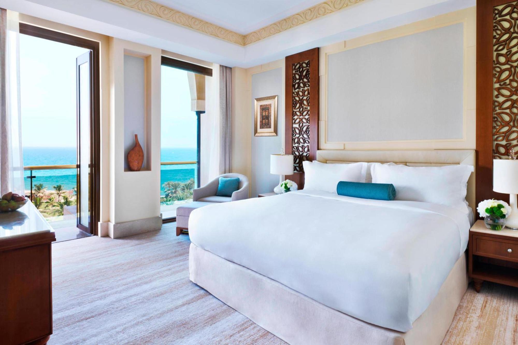 Al Bustan Palace, A Ritz-Carlton Hotel Muskat Eksteriør bilde Deluxe Room