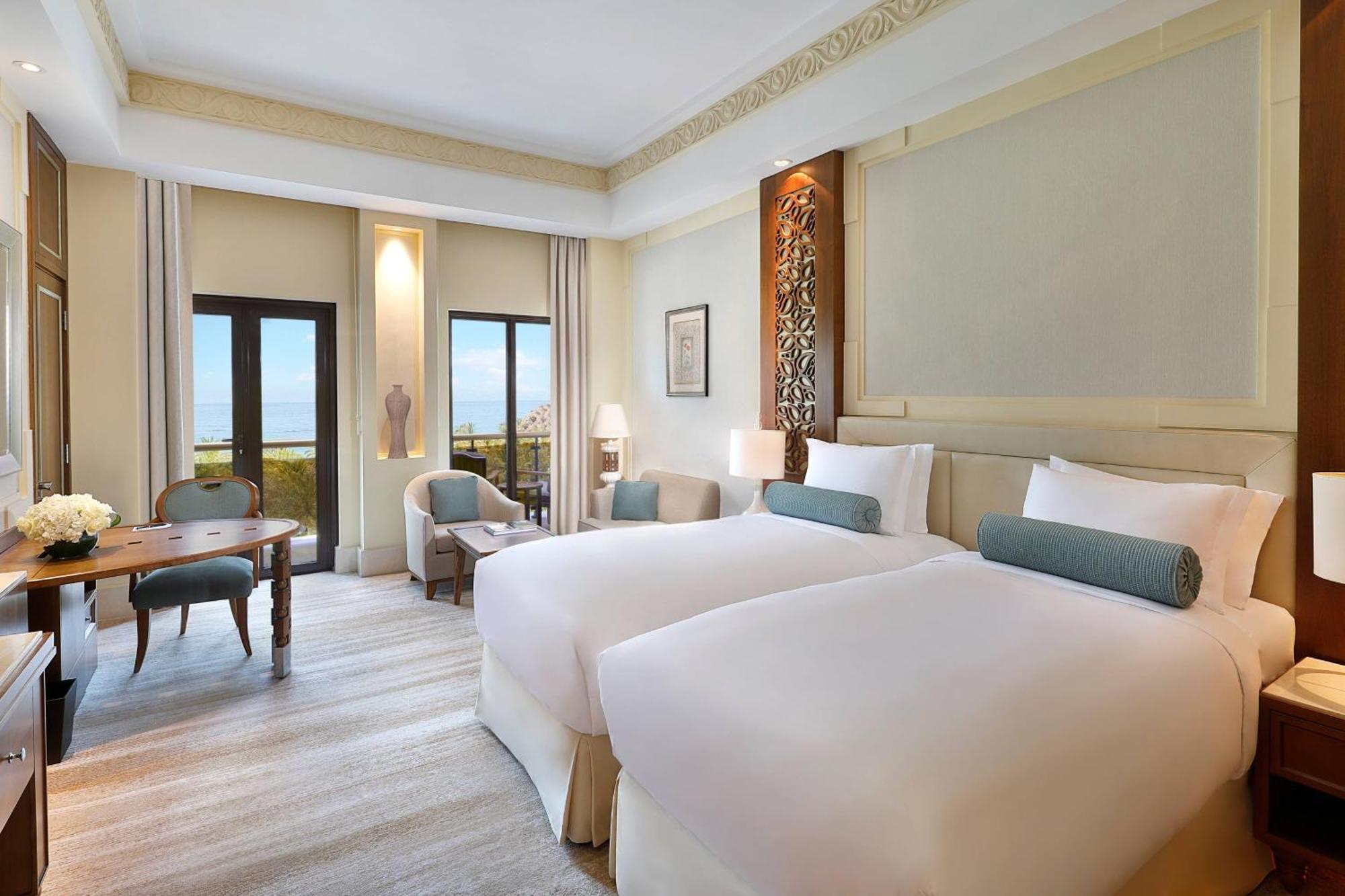 Al Bustan Palace, A Ritz-Carlton Hotel Muskat Eksteriør bilde Deluxe Room