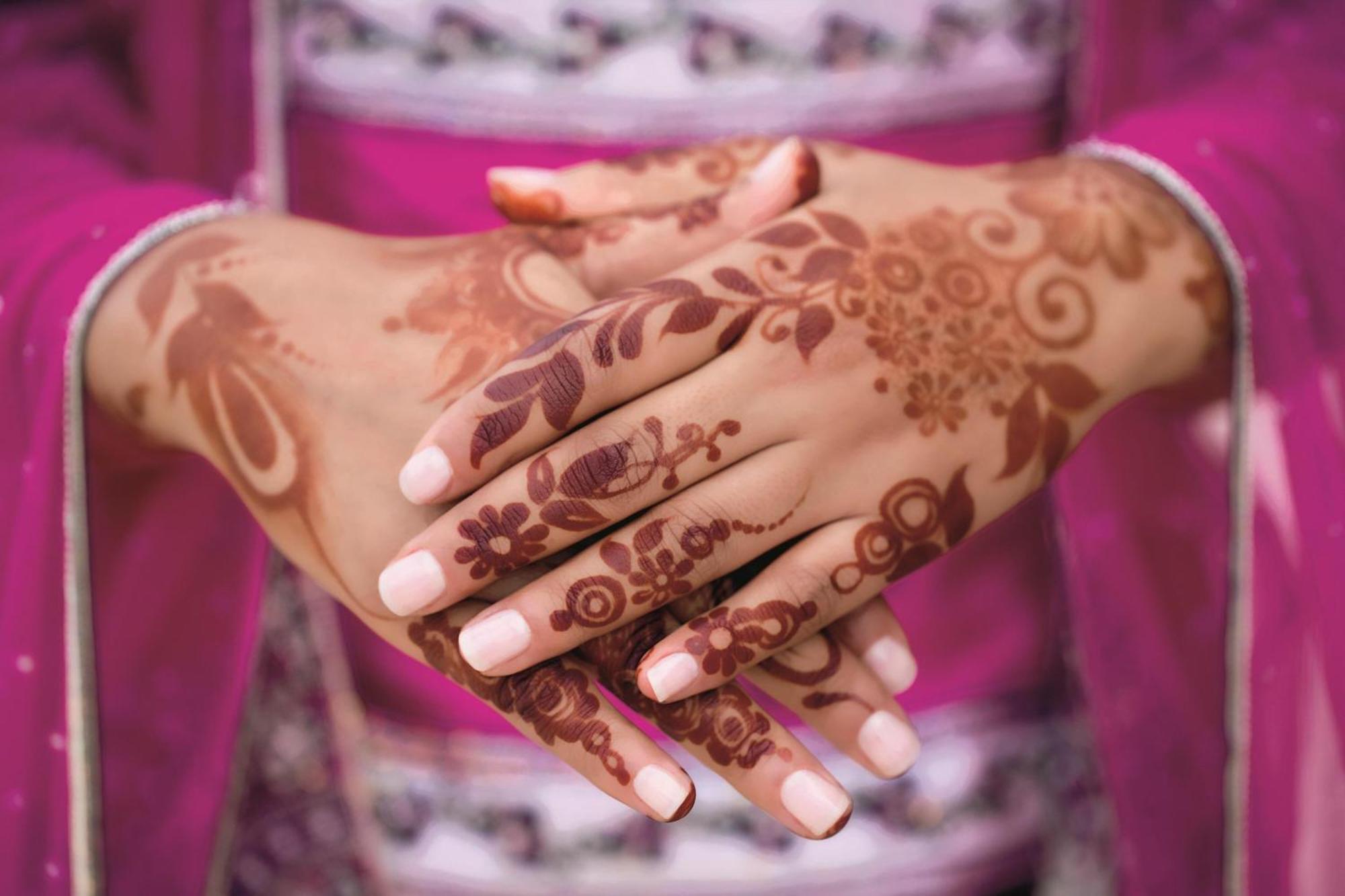 Al Bustan Palace, A Ritz-Carlton Hotel Muskat Eksteriør bilde Henna tattoo