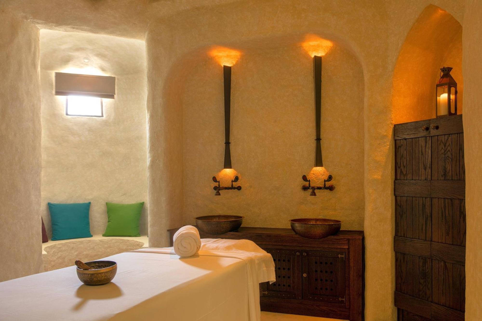 Al Bustan Palace, A Ritz-Carlton Hotel Muskat Eksteriør bilde Spa at the Royal Spa at The Royal, Marrakech