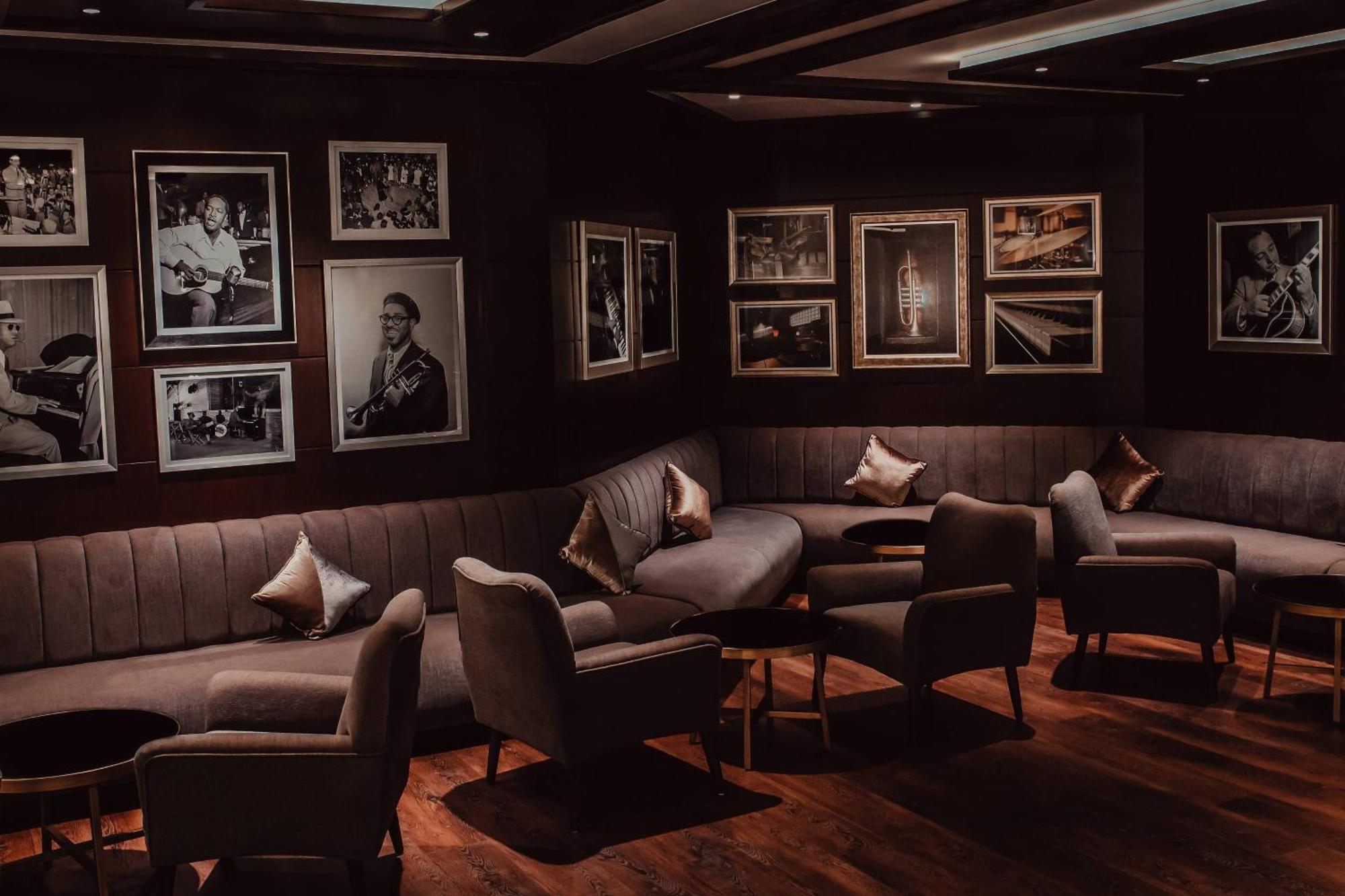 Al Bustan Palace, A Ritz-Carlton Hotel Muskat Eksteriør bilde The interior of the lounge