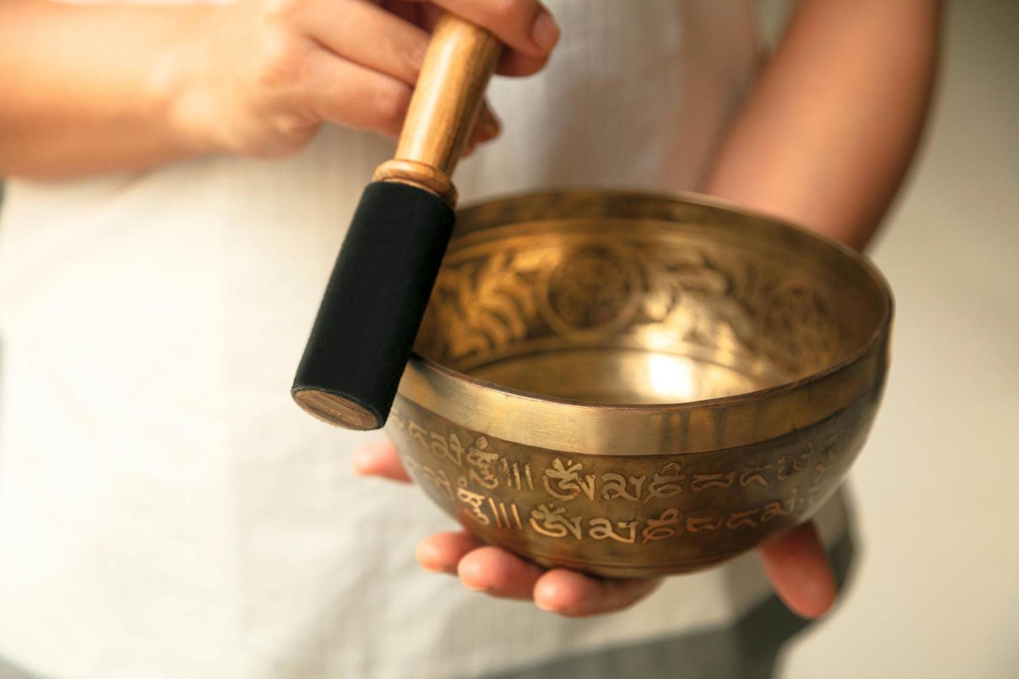Al Bustan Palace, A Ritz-Carlton Hotel Muskat Eksteriør bilde Singing bowl