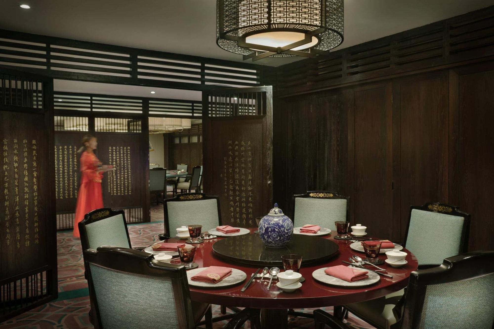 Al Bustan Palace, A Ritz-Carlton Hotel Muskat Eksteriør bilde A private dining room at the restaurant